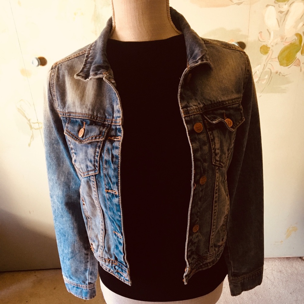 ZARA TRF COLLECTION is this soft faded denim jacket, in size L SMOKE & Pet free!